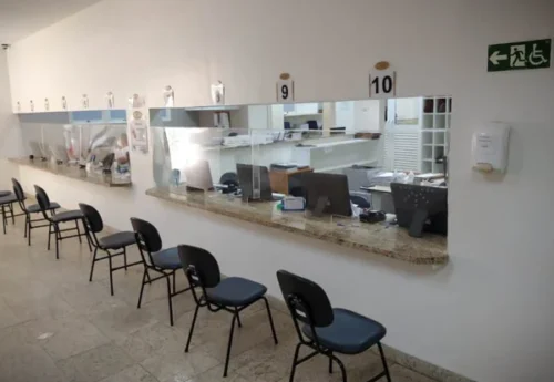 Barreira de proteção anti-viral em acrílico para balcão mesas caixas de supermercado