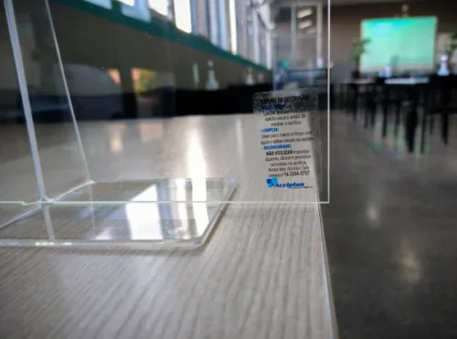 Barreira de proteção anti-viral em acrílico para balcão mesas caixas de supermercado
