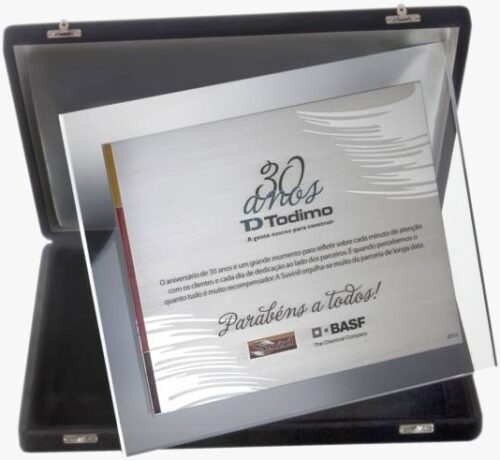 Placa de homenagem com caixa em acrílico