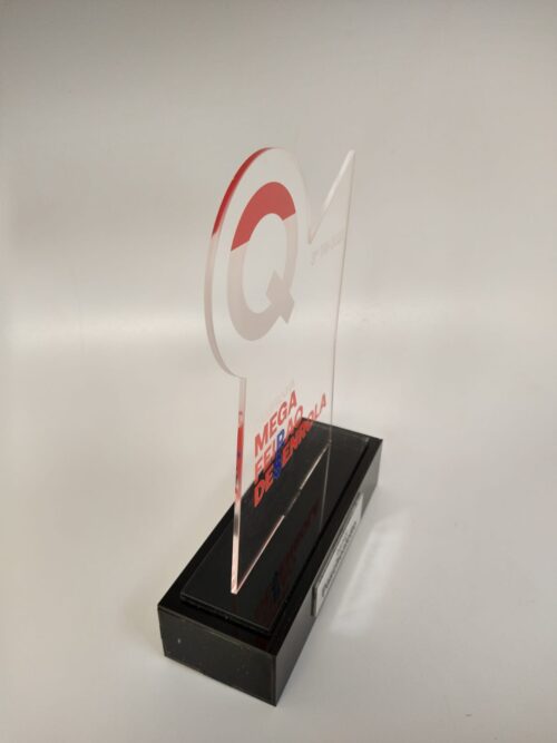 Troféu para homenagem em acrílico com detalhes