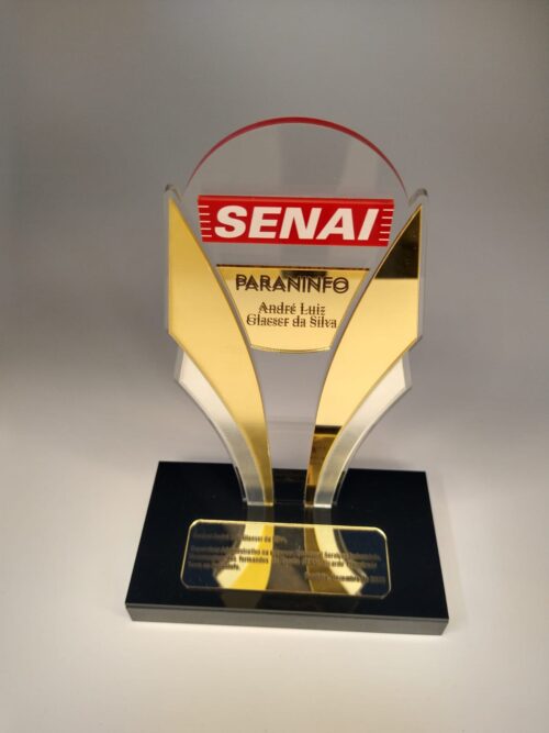 Troféu para homenagem em acrílico com detalhes